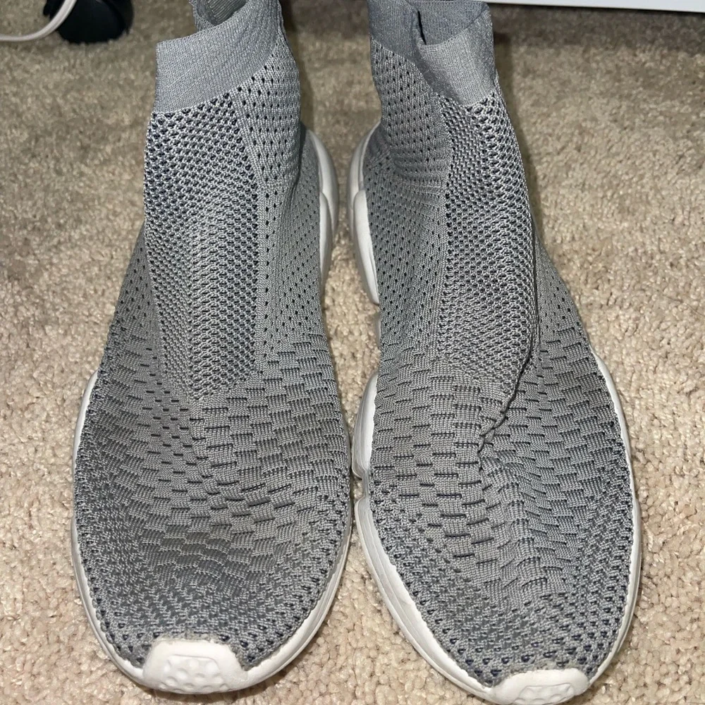 Sneakers - Picture 1 of 5